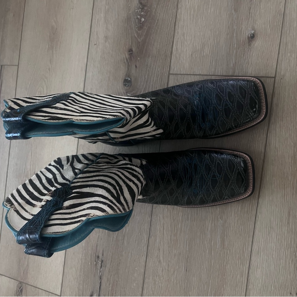 Ariat 9.5 Zebra Print Cowboy Boots